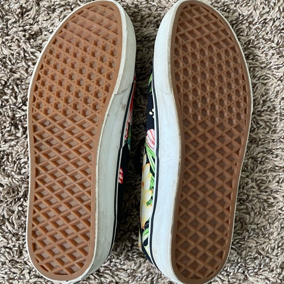 Hawaiian Floral Vans - Picture 3 of 4